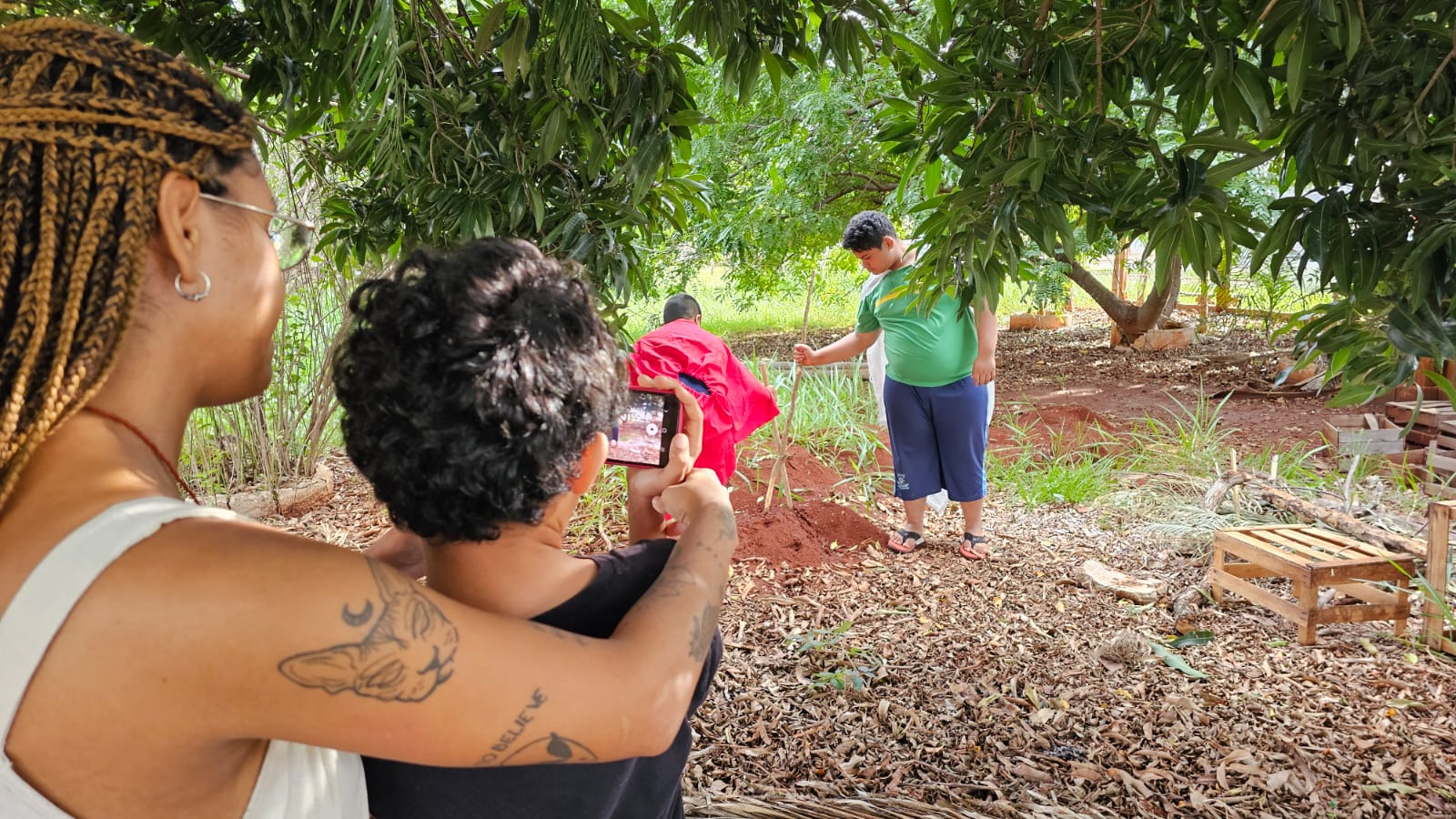Adolescentes da periferia de Campo Grande transformam vivências em cinema com celulares nas mãos Adolescentes da periferia de Campo Grande transformam vivências em cinema com celulares nas mãos