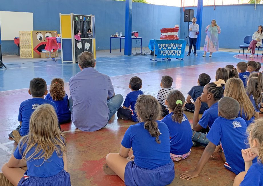 SMS realiza 1ª ação de Educação em Saúde Bucal na Escola Ramez Tebet SMS realiza 1ª ação de Educação em Saúde Bucal na Escola Ramez Tebet