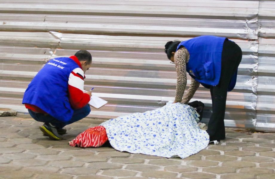 SMAS realiza mais uma ação de abordagem social noturna para acolhimento da população em situação de rua SMAS realiza mais uma ação de abordagem social noturna para acolhimento da população em situação de rua