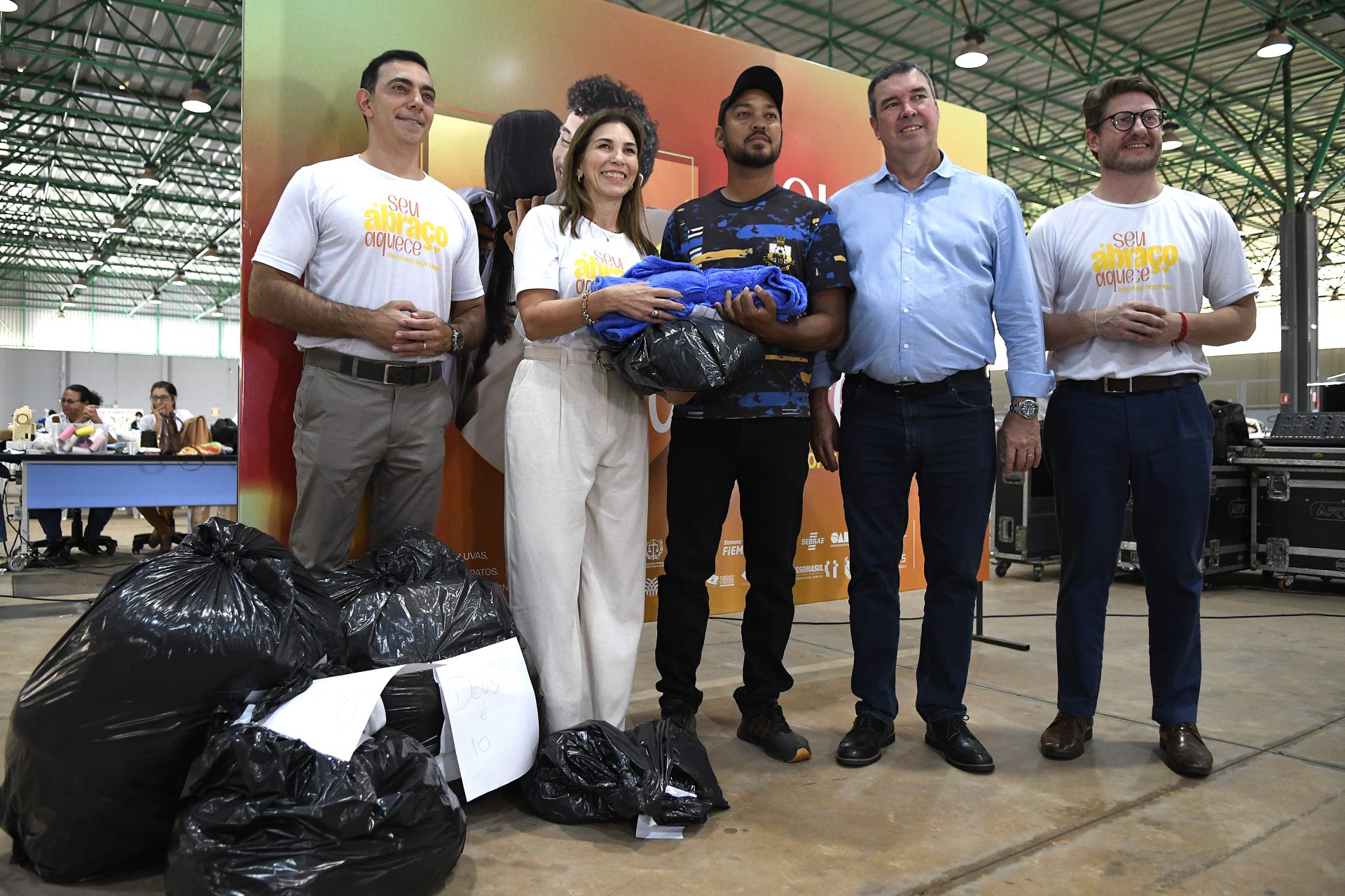 Seu Abraço Aquece: com apoio de servidores e parceiros campanha arrecada mais de 161,8 mil peças Seu Abraço Aquece: com apoio de servidores e parceiros campanha arrecada mais de 161,8 mil peças