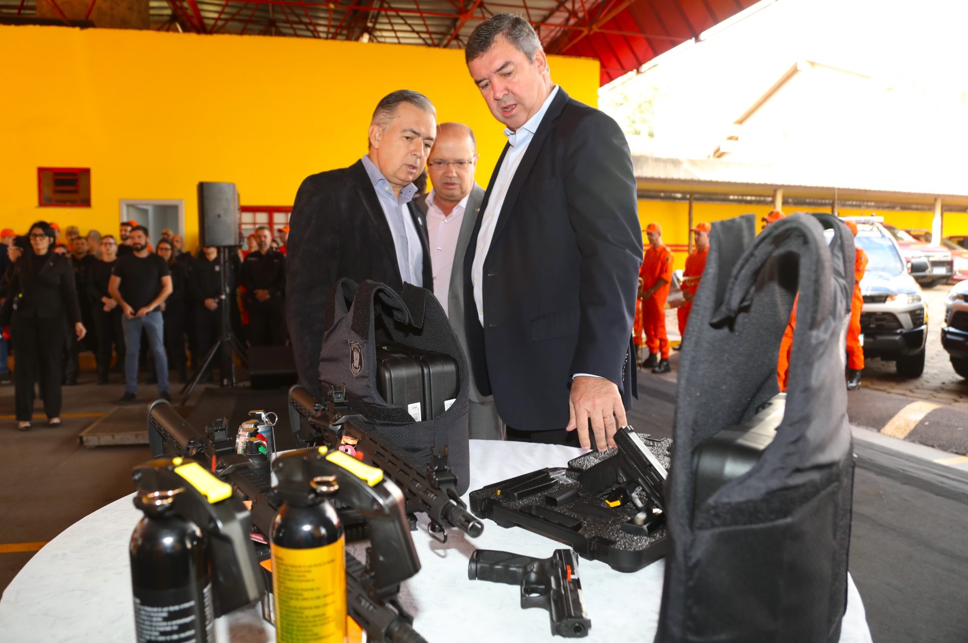 Governo de MS entrega viaturas e equipamentos para a Polícia Penal e para combater aos incêndios no Pantanal Governo de MS entrega viaturas e equipamentos para a Polícia Penal e para combater aos incêndios no Pantanal