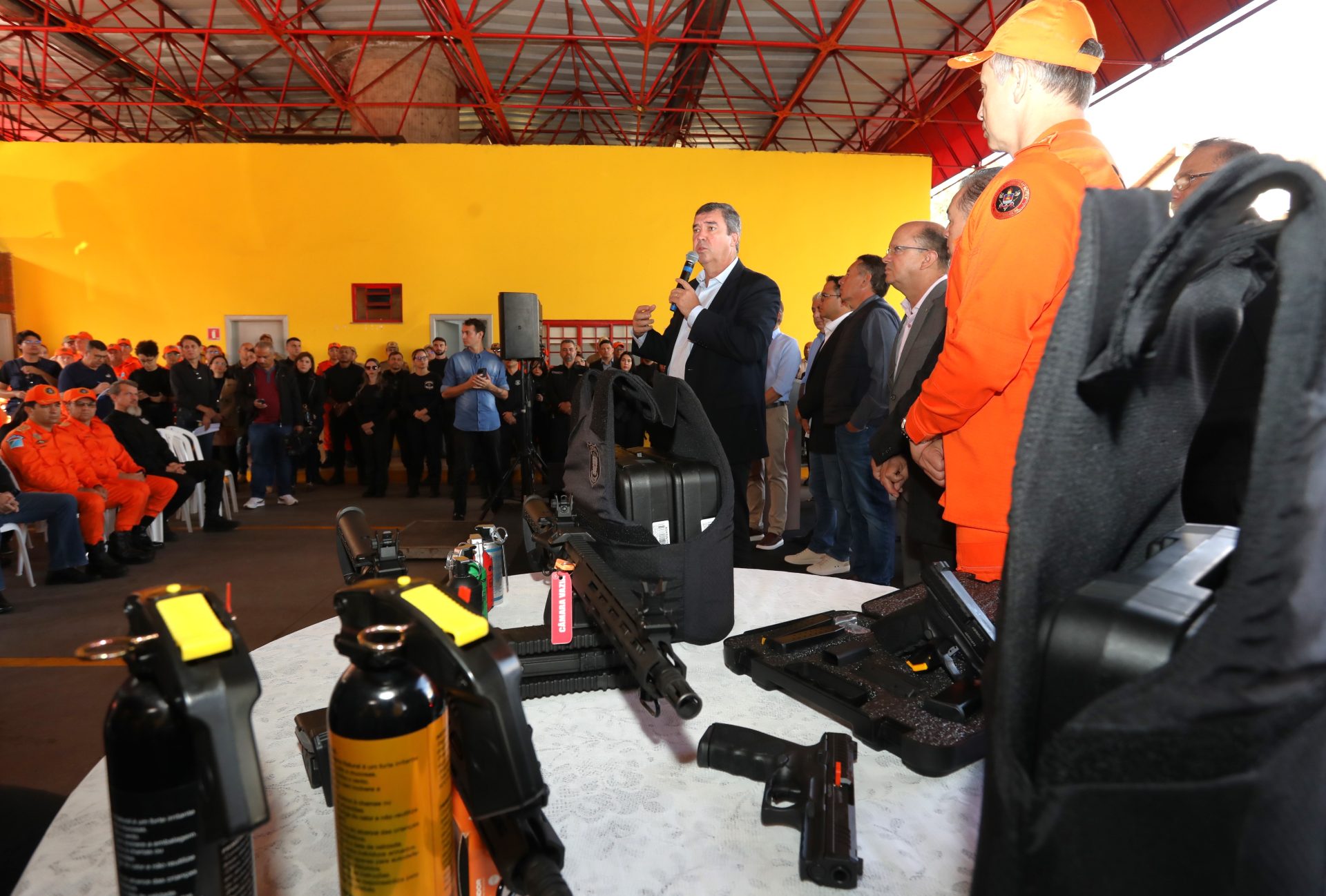 Governo de MS entrega viaturas e equipamentos para a Polícia Penal e para combater aos incêndios no Pantanal Governo de MS entrega viaturas e equipamentos para a Polícia Penal e para combater aos incêndios no Pantanal