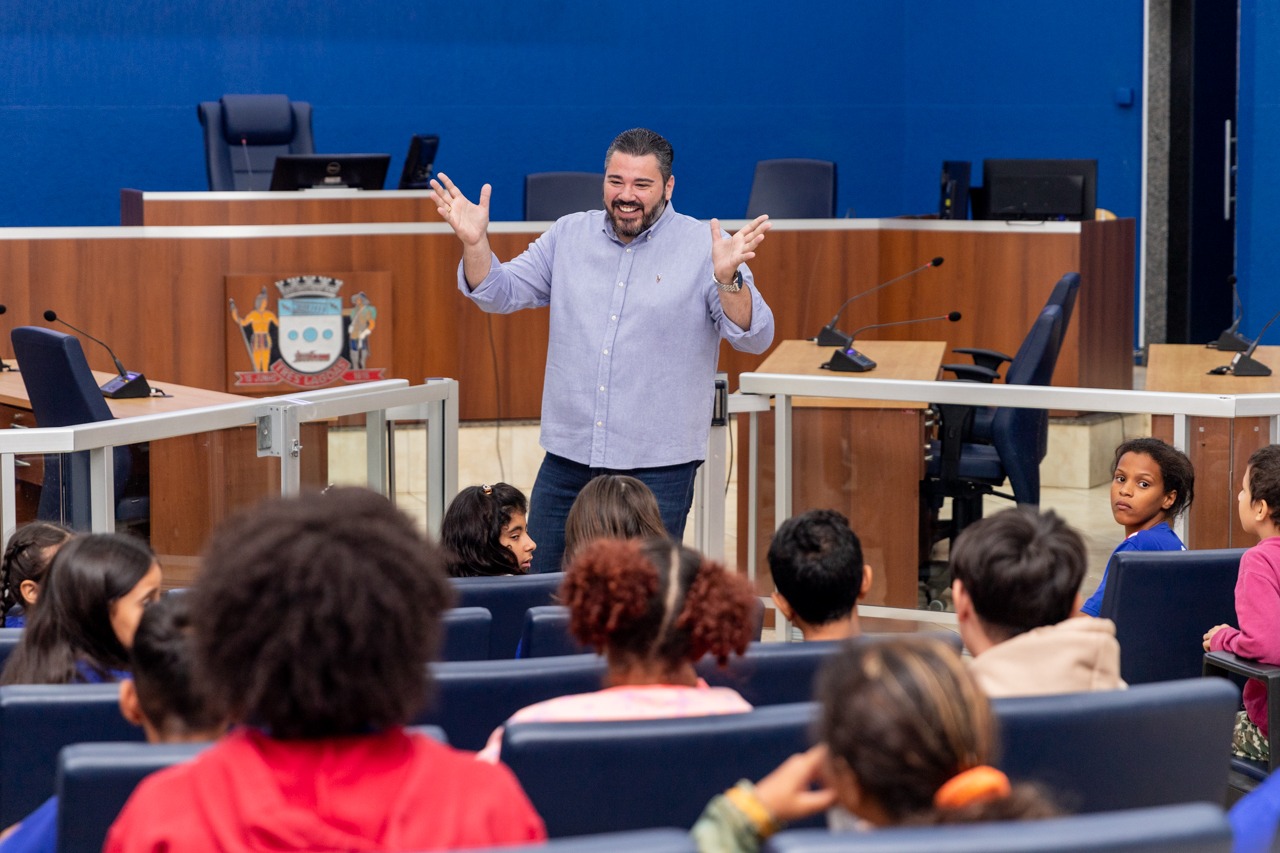 Dia Nacional da Educação Legislativa: Visita Guiada recebe alunos da E.M. Flausina de Assunção Marinho Dia Nacional da Educação Legislativa: Visita Guiada recebe alunos da E.M. Flausina de Assunção Marinho