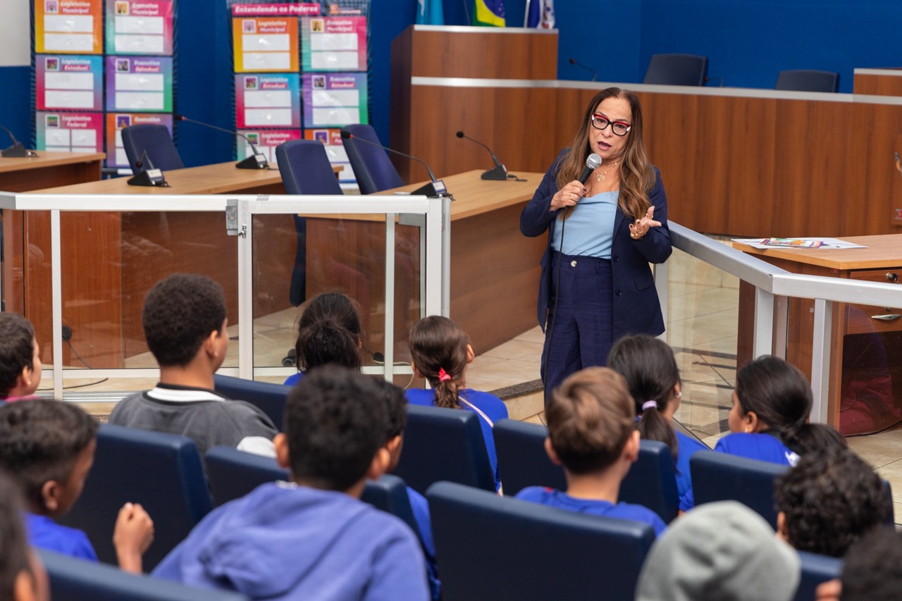 Dia Nacional da Educação Legislativa: Visita Guiada recebe alunos da E.M. Flausina de Assunção Marinho Dia Nacional da Educação Legislativa: Visita Guiada recebe alunos da E.M. Flausina de Assunção Marinho