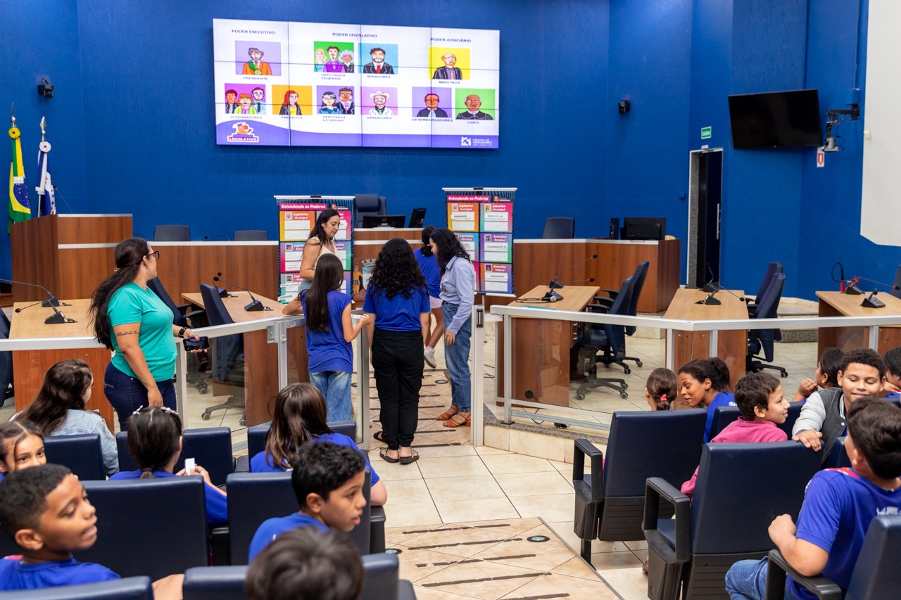 Dia Nacional da Educação Legislativa: Visita Guiada recebe alunos da E.M. Flausina de Assunção Marinho Dia Nacional da Educação Legislativa: Visita Guiada recebe alunos da E.M. Flausina de Assunção Marinho
