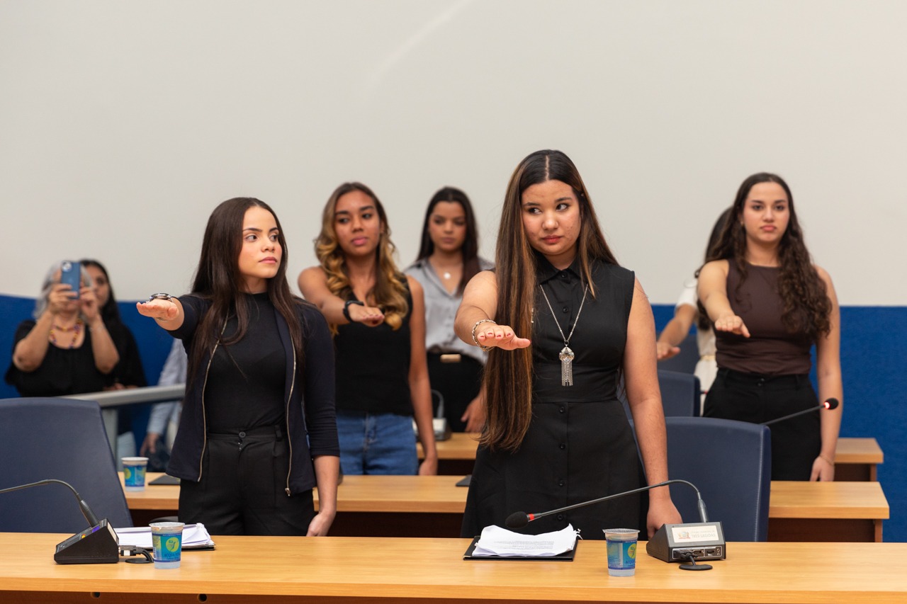 Em noite histórica, primeiros jovens vereadores de Três Lagoas tomam posse Em noite histórica, primeiros jovens vereadores de Três Lagoas tomam posse