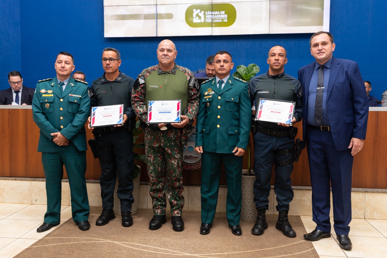 Autoridades da segurança pública do MS recebem títulos de cidadãos três-lagoenses Autoridades da segurança pública do MS recebem títulos de cidadãos três-lagoenses