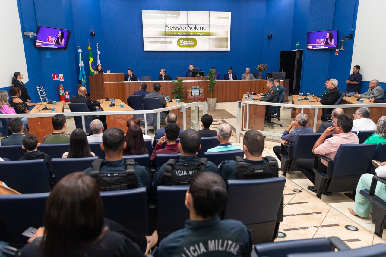 Autoridades da segurança pública do MS recebem títulos de cidadãos três-lagoenses Autoridades da segurança pública do MS recebem títulos de cidadãos três-lagoenses