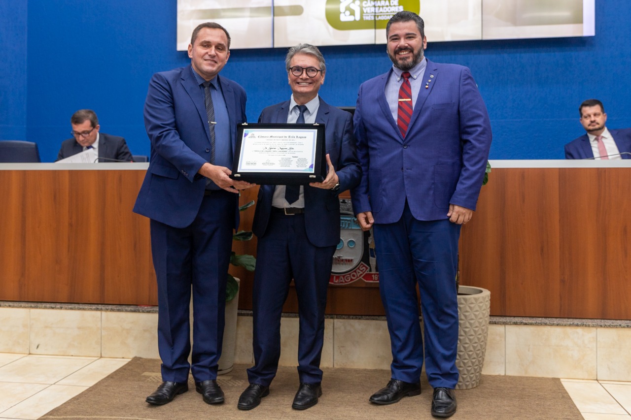 Autoridades da segurança pública do MS recebem títulos de cidadãos três-lagoenses Autoridades da segurança pública do MS recebem títulos de cidadãos três-lagoenses