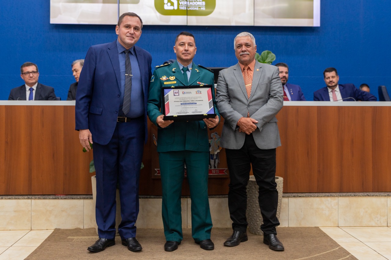 Autoridades da segurança pública do MS recebem títulos de cidadãos três-lagoenses Autoridades da segurança pública do MS recebem títulos de cidadãos três-lagoenses