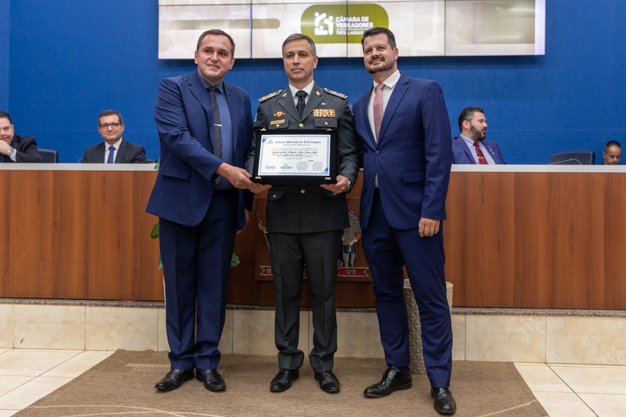 Autoridades da segurança pública do MS recebem títulos de cidadãos três-lagoenses Autoridades da segurança pública do MS recebem títulos de cidadãos três-lagoenses