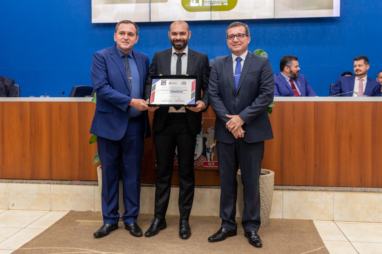 Autoridades da segurança pública do MS recebem títulos de cidadãos três-lagoenses Autoridades da segurança pública do MS recebem títulos de cidadãos três-lagoenses