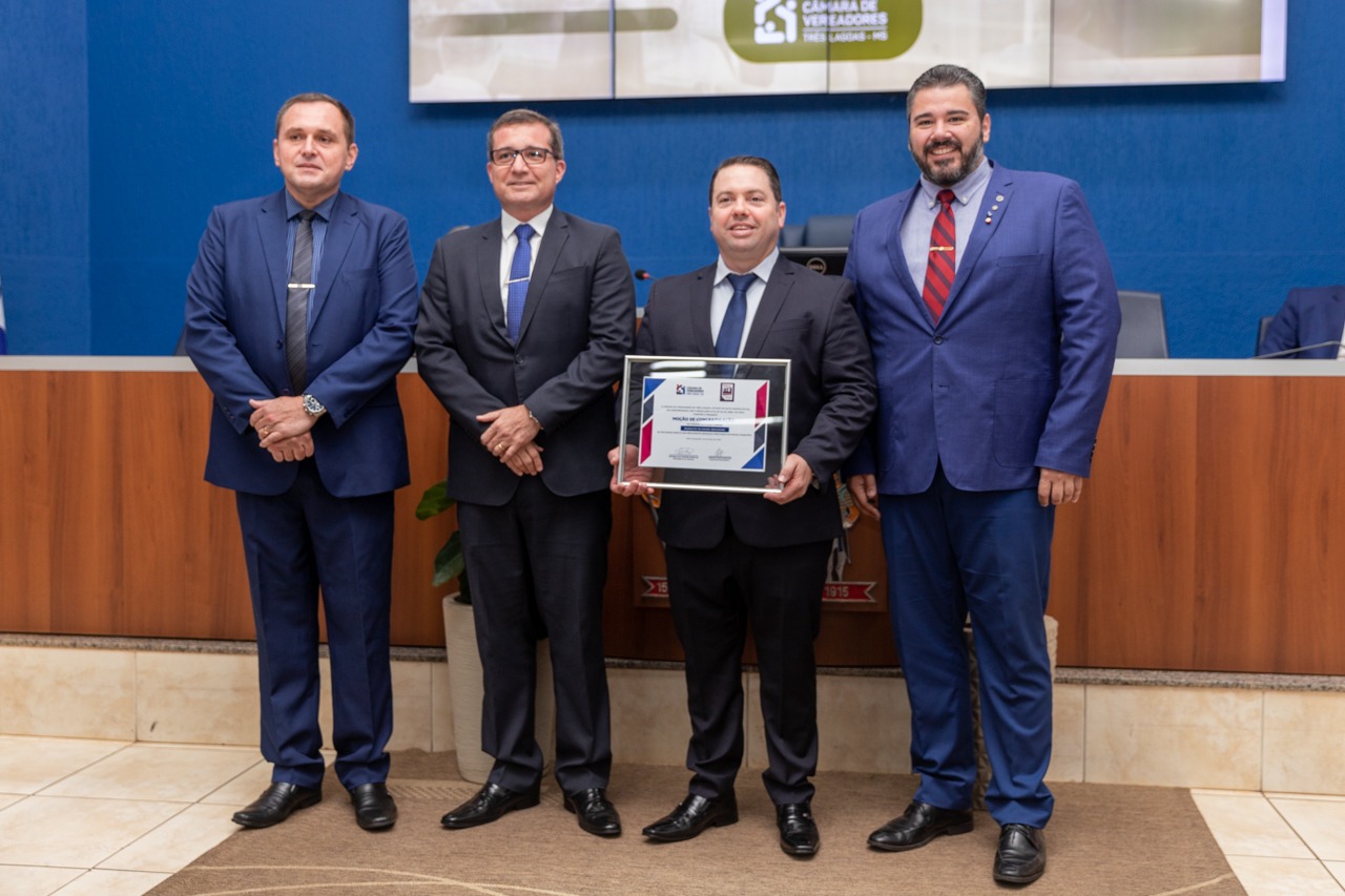 Autoridades da segurança pública do MS recebem títulos de cidadãos três-lagoenses Autoridades da segurança pública do MS recebem títulos de cidadãos três-lagoenses