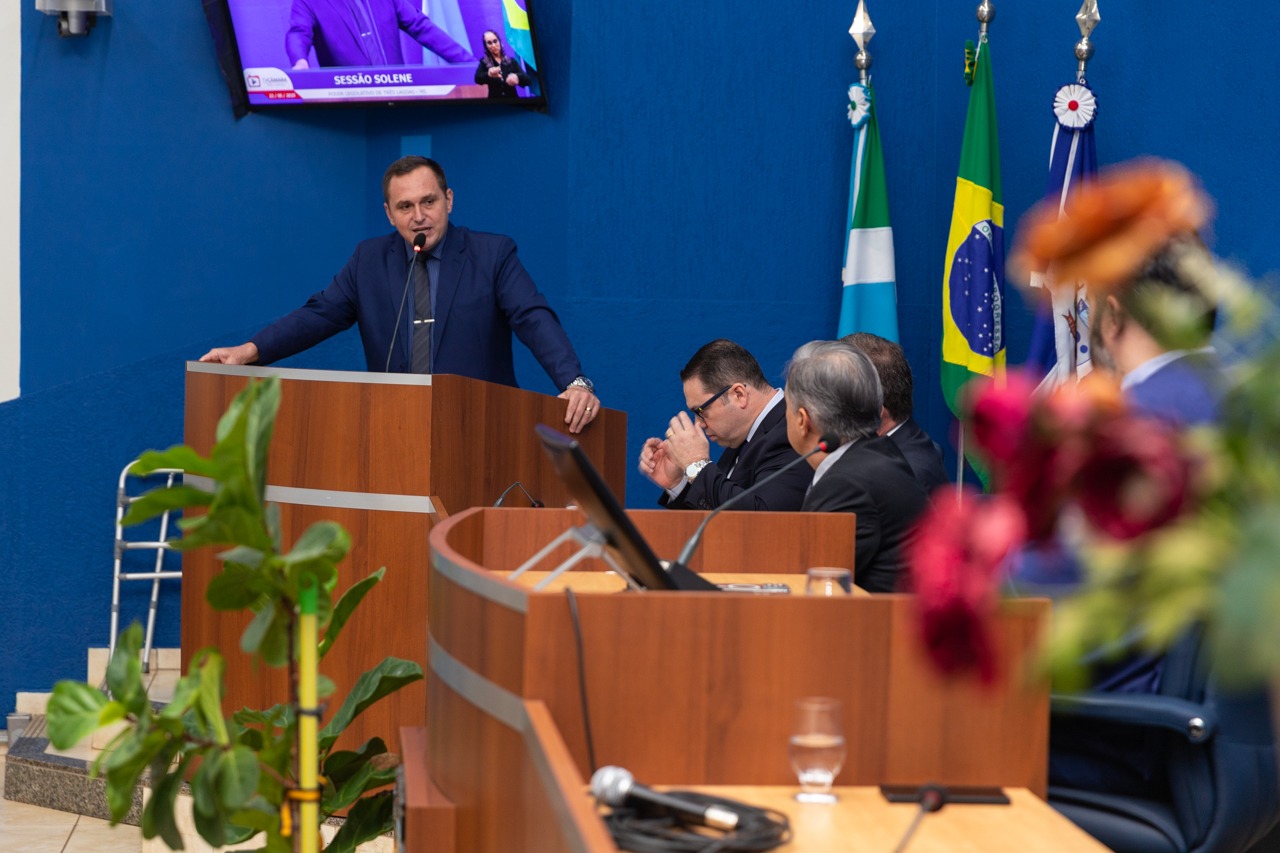 Autoridades da segurança pública do MS recebem títulos de cidadãos três-lagoenses Autoridades da segurança pública do MS recebem títulos de cidadãos três-lagoenses
