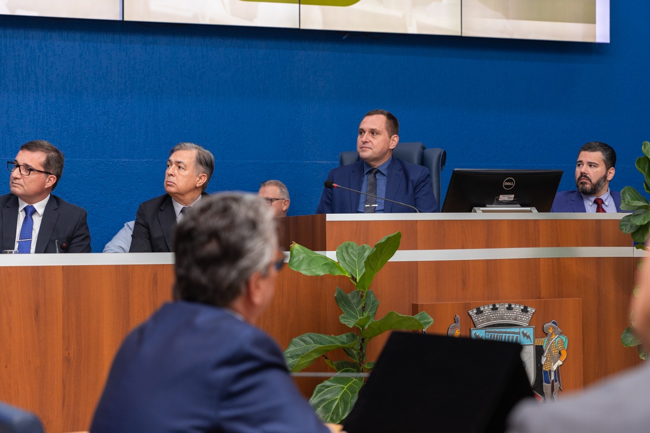 Autoridades da segurança pública do MS recebem títulos de cidadãos três-lagoenses Autoridades da segurança pública do MS recebem títulos de cidadãos três-lagoenses