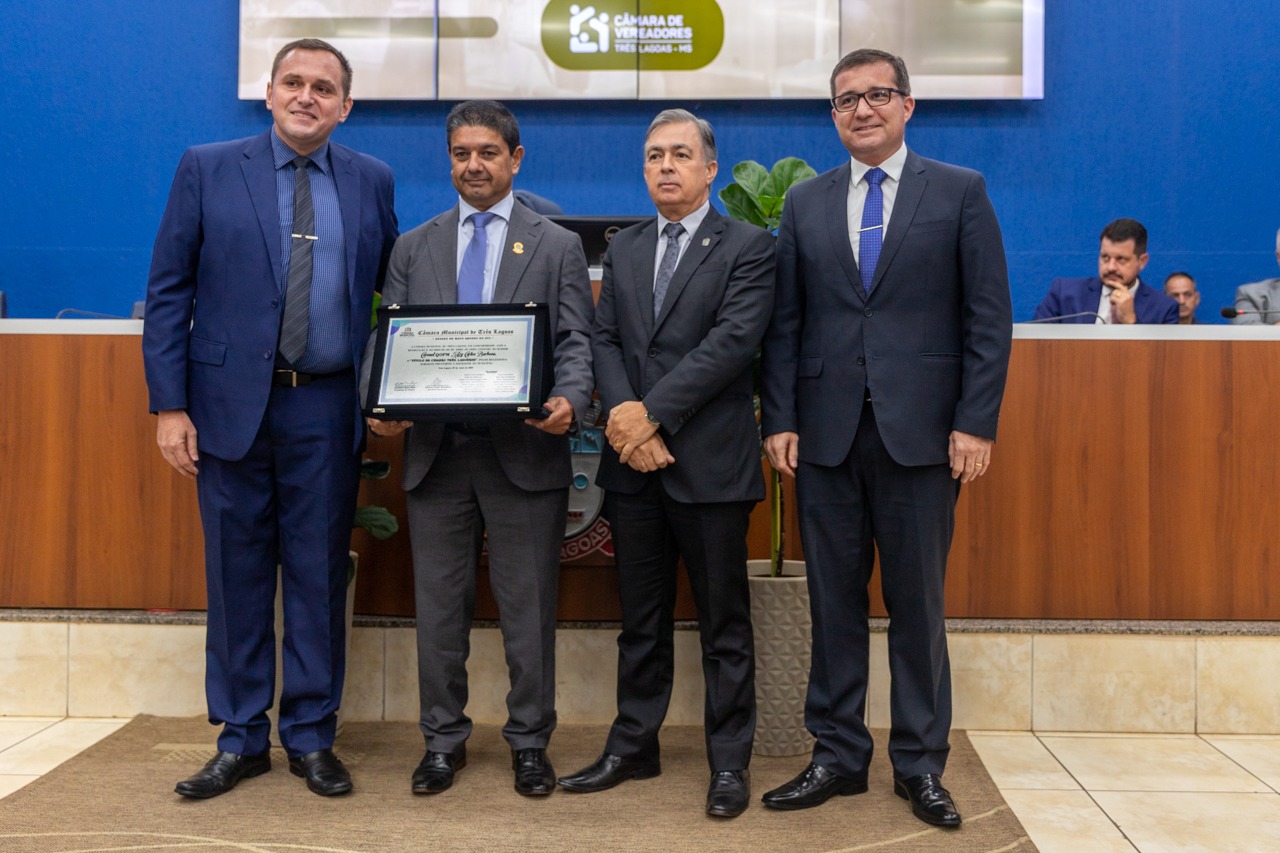 Autoridades da segurança pública do MS recebem títulos de cidadãos três-lagoenses Autoridades da segurança pública do MS recebem títulos de cidadãos três-lagoenses