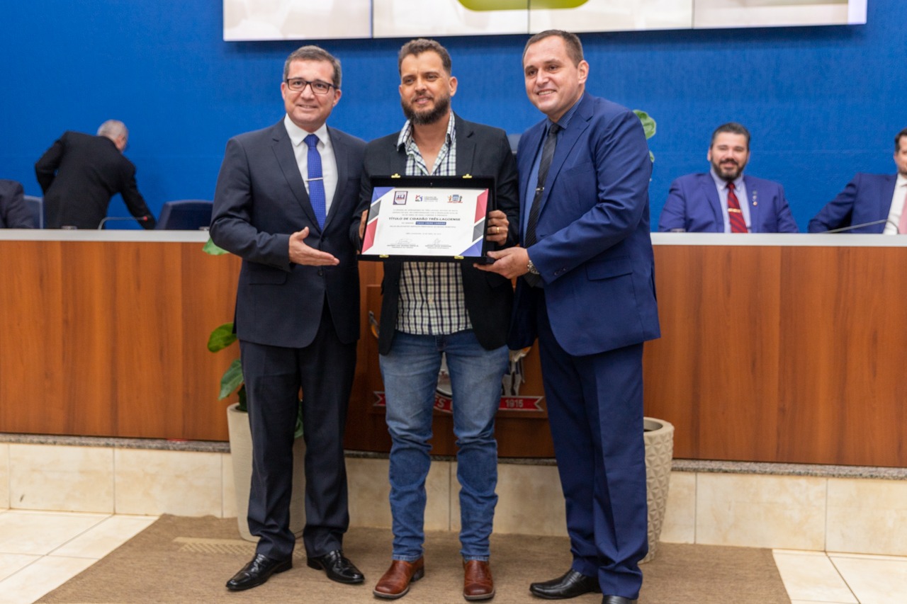 Autoridades da segurança pública do MS recebem títulos de cidadãos três-lagoenses Autoridades da segurança pública do MS recebem títulos de cidadãos três-lagoenses
