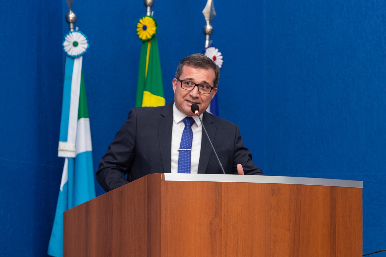 Autoridades da segurança pública do MS recebem títulos de cidadãos três-lagoenses Autoridades da segurança pública do MS recebem títulos de cidadãos três-lagoenses