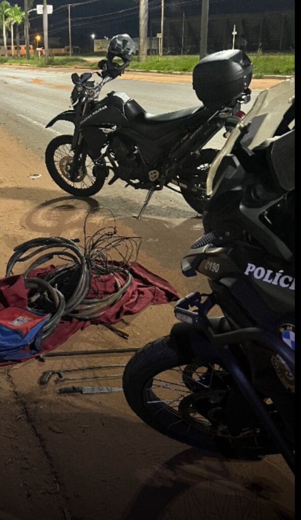 Indivíduo é preso em flagrante ao tentar furtar fios de cobre nesta segunda-feira (5) em Três Lagoas Indivíduo é preso em flagrante ao tentar furtar fios de cobre nesta segunda-feira (5) em Três Lagoas