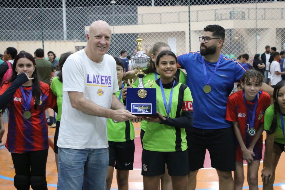 LULOCA e Anglo vencem as finais do futsal Sub-14 dos Jogos Escolares Três-Lagoenses LULOCA e Anglo vencem as finais do futsal Sub-14 dos Jogos Escolares Três-Lagoenses