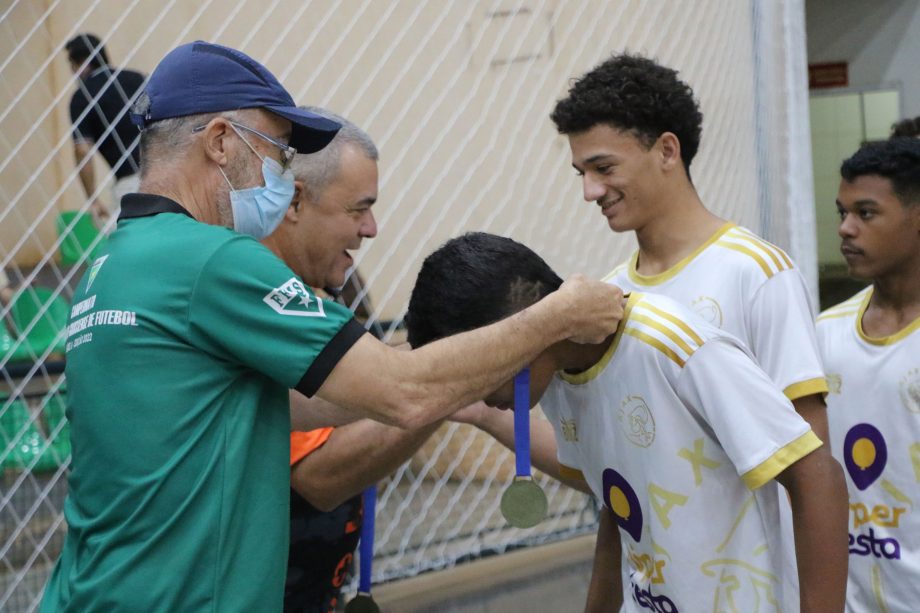LULOCA e Anglo vencem as finais do futsal Sub-14 dos Jogos Escolares Três-Lagoenses LULOCA e Anglo vencem as finais do futsal Sub-14 dos Jogos Escolares Três-Lagoenses