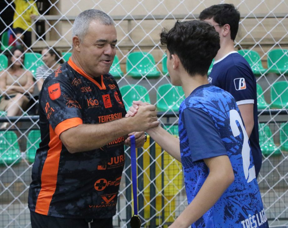 LULOCA e Anglo vencem as finais do futsal Sub-14 dos Jogos Escolares Três-Lagoenses LULOCA e Anglo vencem as finais do futsal Sub-14 dos Jogos Escolares Três-Lagoenses