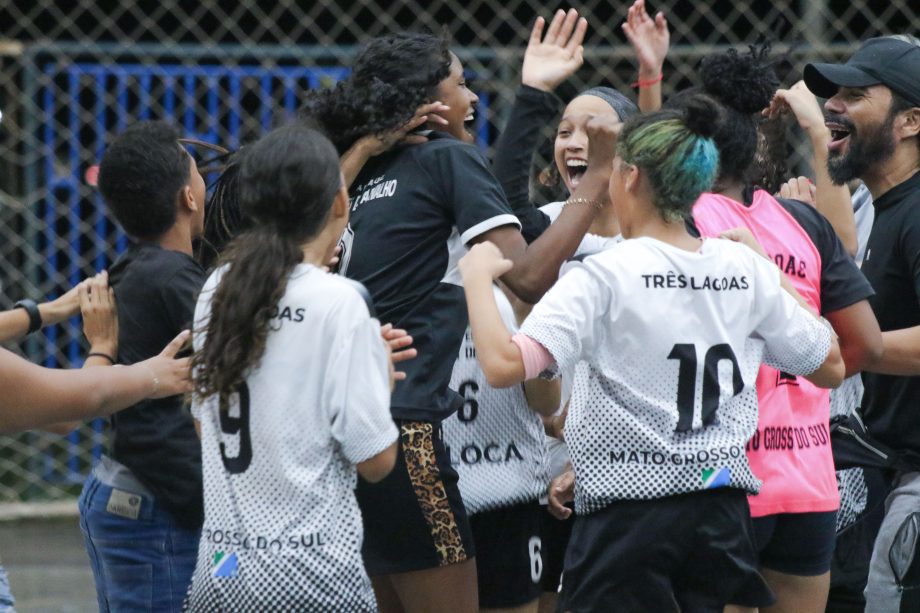 LULOCA e Anglo vencem as finais do futsal Sub-14 dos Jogos Escolares Três-Lagoenses LULOCA e Anglo vencem as finais do futsal Sub-14 dos Jogos Escolares Três-Lagoenses