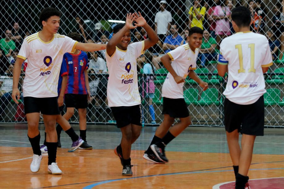 LULOCA e Anglo vencem as finais do futsal Sub-14 dos Jogos Escolares Três-Lagoenses LULOCA e Anglo vencem as finais do futsal Sub-14 dos Jogos Escolares Três-Lagoenses