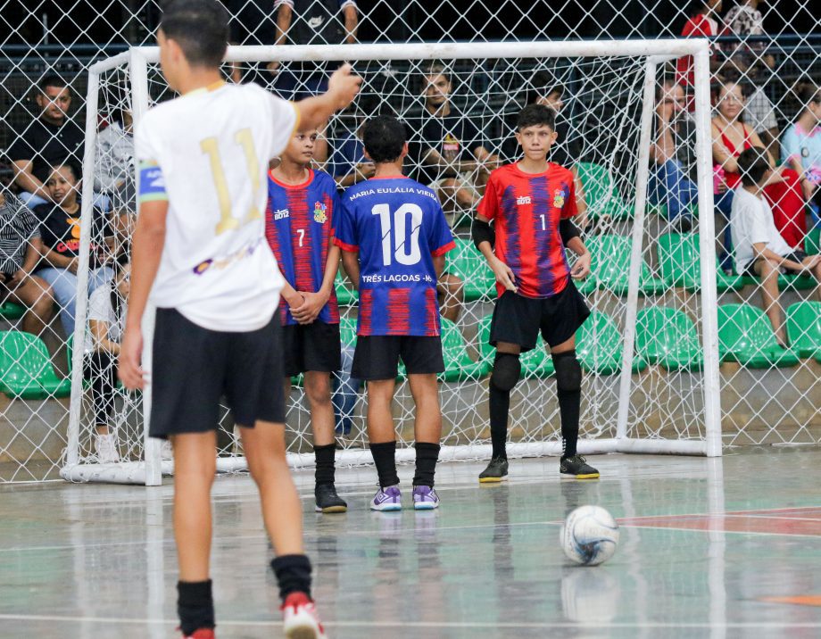 LULOCA e Anglo vencem as finais do futsal Sub-14 dos Jogos Escolares Três-Lagoenses LULOCA e Anglo vencem as finais do futsal Sub-14 dos Jogos Escolares Três-Lagoenses