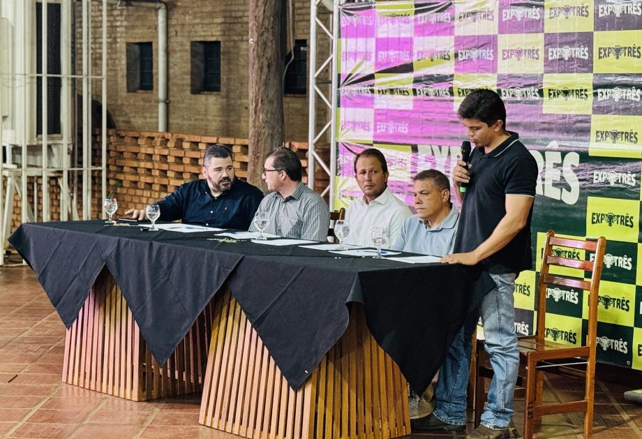 Prefeito Dr. Cassiano Maia participa do lançamento da ExpoTrês 2025 Prefeito Dr. Cassiano Maia participa do lançamento da ExpoTrês 2025