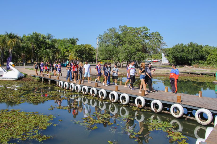 Delegações dos Jogos Escolares 2025 fazem passeio de barco pelo rio Sucuriú Delegações dos Jogos Escolares 2025 fazem passeio de barco pelo rio Sucuriú
