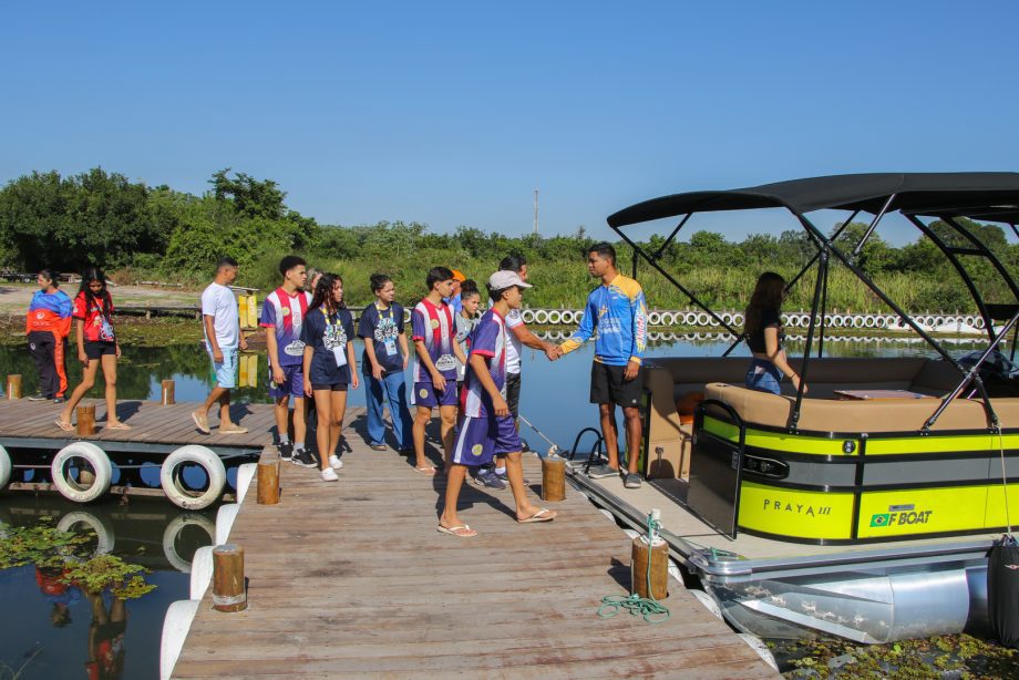 Delegações dos Jogos Escolares 2025 fazem passeio de barco pelo rio Sucuriú Delegações dos Jogos Escolares 2025 fazem passeio de barco pelo rio Sucuriú