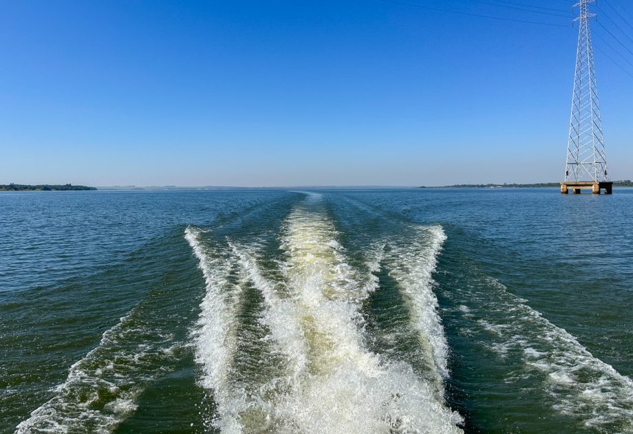 Delegações dos Jogos Escolares 2025 fazem passeio de barco pelo rio Sucuriú Delegações dos Jogos Escolares 2025 fazem passeio de barco pelo rio Sucuriú