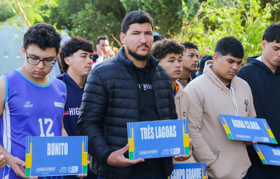 Atletas plantam 30 mudas de árvores na Lagoa Maior em alusão aos Jogos Escolares Atletas plantam 30 mudas de árvores na Lagoa Maior em alusão aos Jogos Escolares