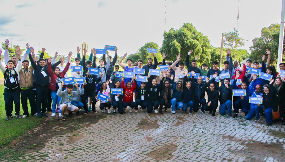 Atletas plantam 30 mudas de árvores na Lagoa Maior em alusão aos Jogos Escolares Atletas plantam 30 mudas de árvores na Lagoa Maior em alusão aos Jogos Escolares