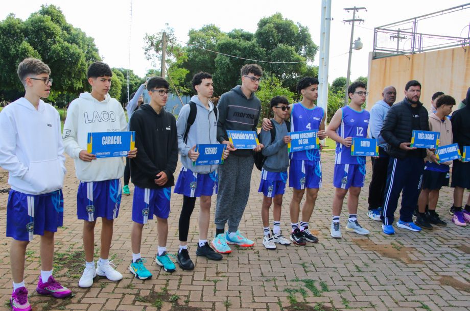Atletas plantam 30 mudas de árvores na Lagoa Maior em alusão aos Jogos Escolares Atletas plantam 30 mudas de árvores na Lagoa Maior em alusão aos Jogos Escolares