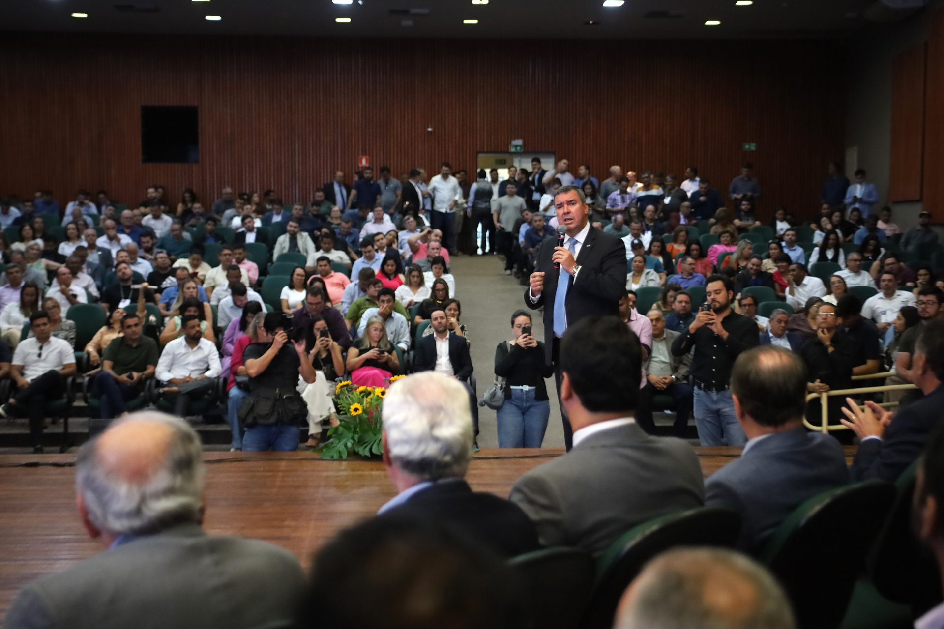 Governo de MS reafirma aos vereadores compromisso de levar investimentos aos 79 municípios Governo de MS reafirma aos vereadores compromisso de levar investimentos aos 79 municípios