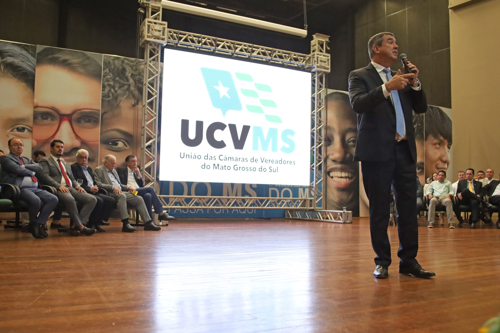 Governo de MS reafirma aos vereadores compromisso de levar investimentos aos 79 municípios Governo de MS reafirma aos vereadores compromisso de levar investimentos aos 79 municípios