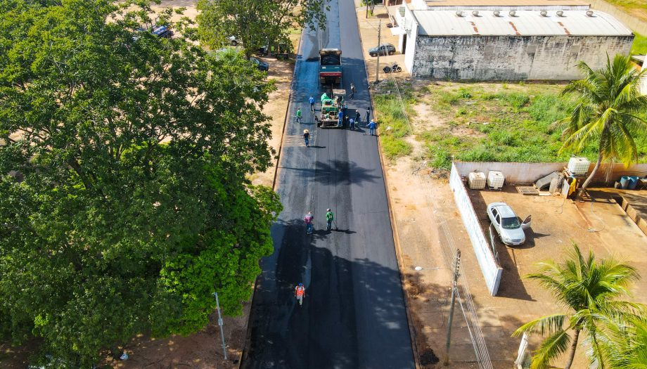 SEINTRA realiza recapeamento da Rua Irmãos Cameschi, no Bairro São Carlos SEINTRA realiza recapeamento da Rua Irmãos Cameschi, no Bairro São Carlos