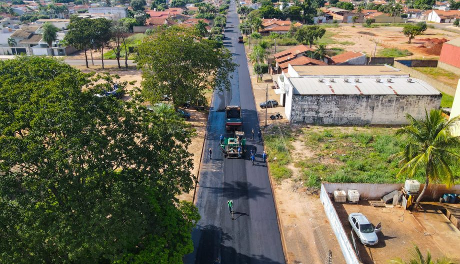 SEINTRA realiza recapeamento da Rua Irmãos Cameschi, no Bairro São Carlos SEINTRA realiza recapeamento da Rua Irmãos Cameschi, no Bairro São Carlos