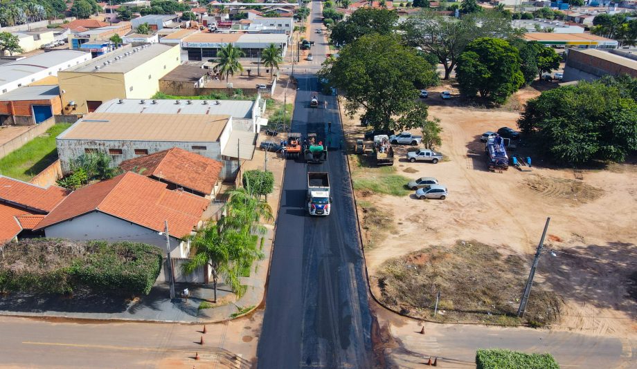 SEINTRA realiza recapeamento da Rua Irmãos Cameschi, no Bairro São Carlos SEINTRA realiza recapeamento da Rua Irmãos Cameschi, no Bairro São Carlos
