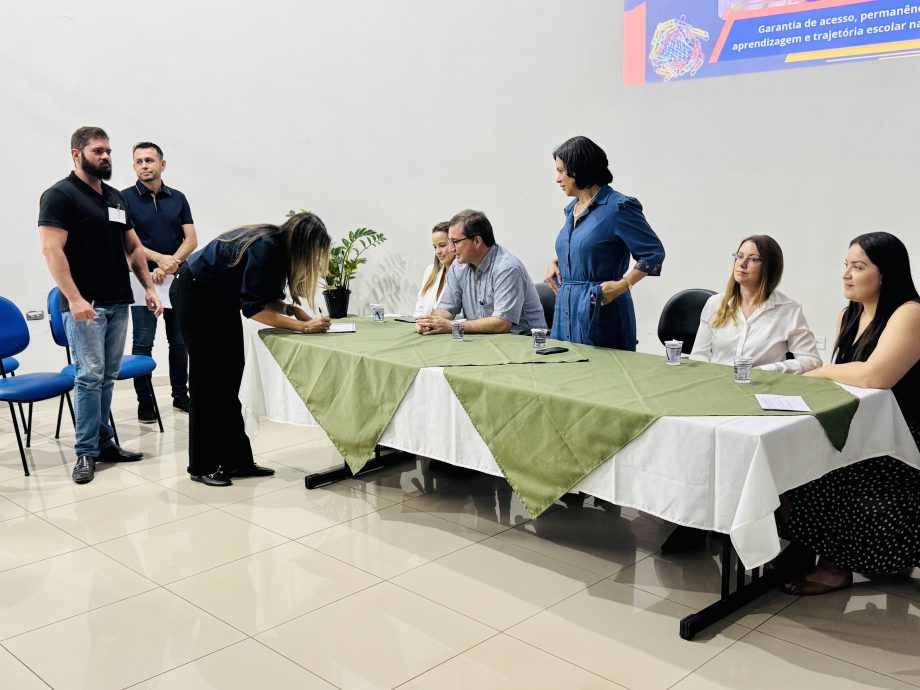 Rede Municipal de Três Lagoas realiza evento de repactuação do Projeto “Matemática ProFuturo” Rede Municipal de Três Lagoas realiza evento de repactuação do Projeto “Matemática ProFuturo”