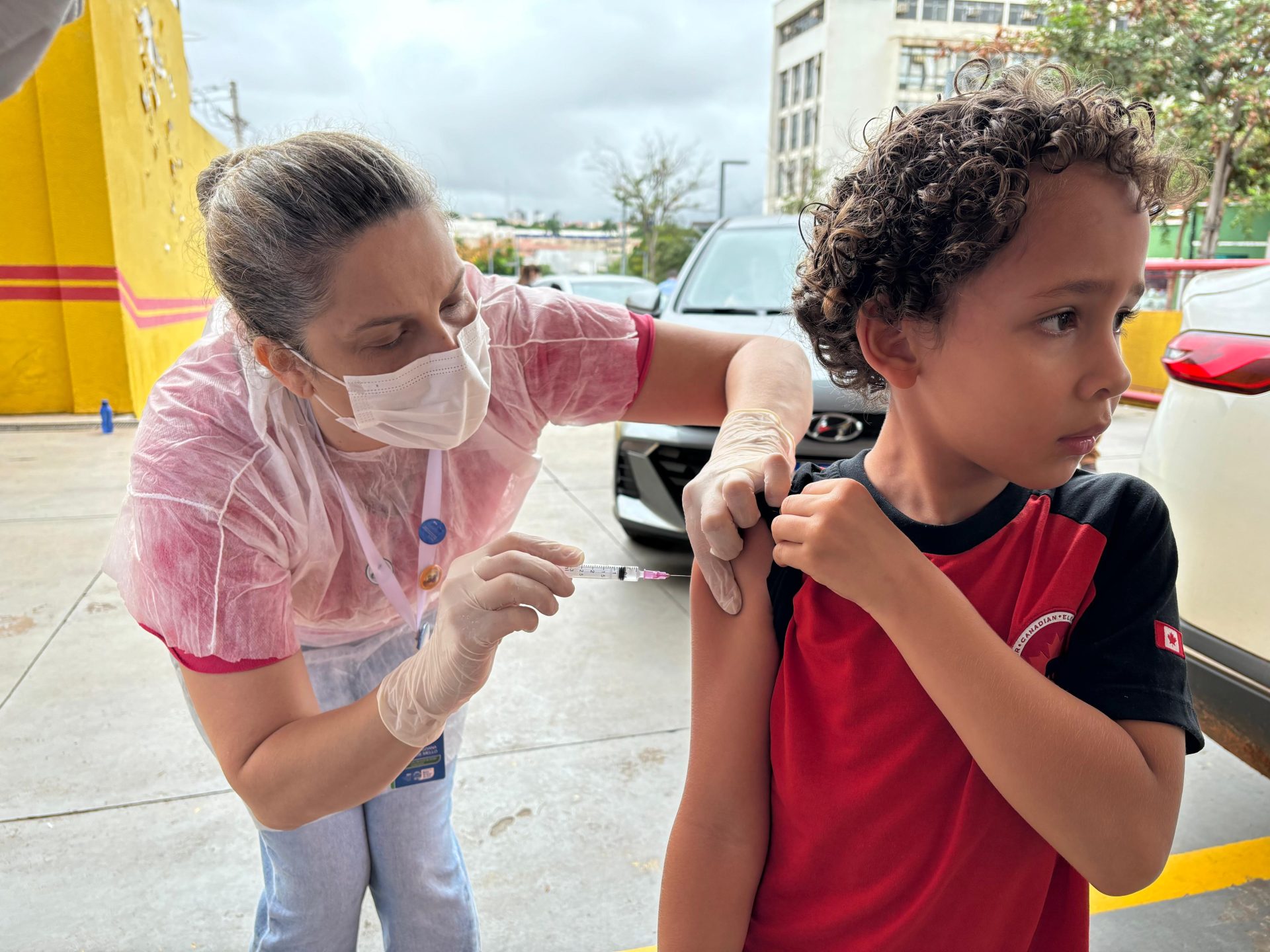 SES imuniza mais de 2 mil pessoas em ‘Drive-thru da Vacinação’ durante o Dia D contra influenza SES imuniza mais de 2 mil pessoas em ‘Drive-thru da Vacinação’ durante o Dia D contra influenza
