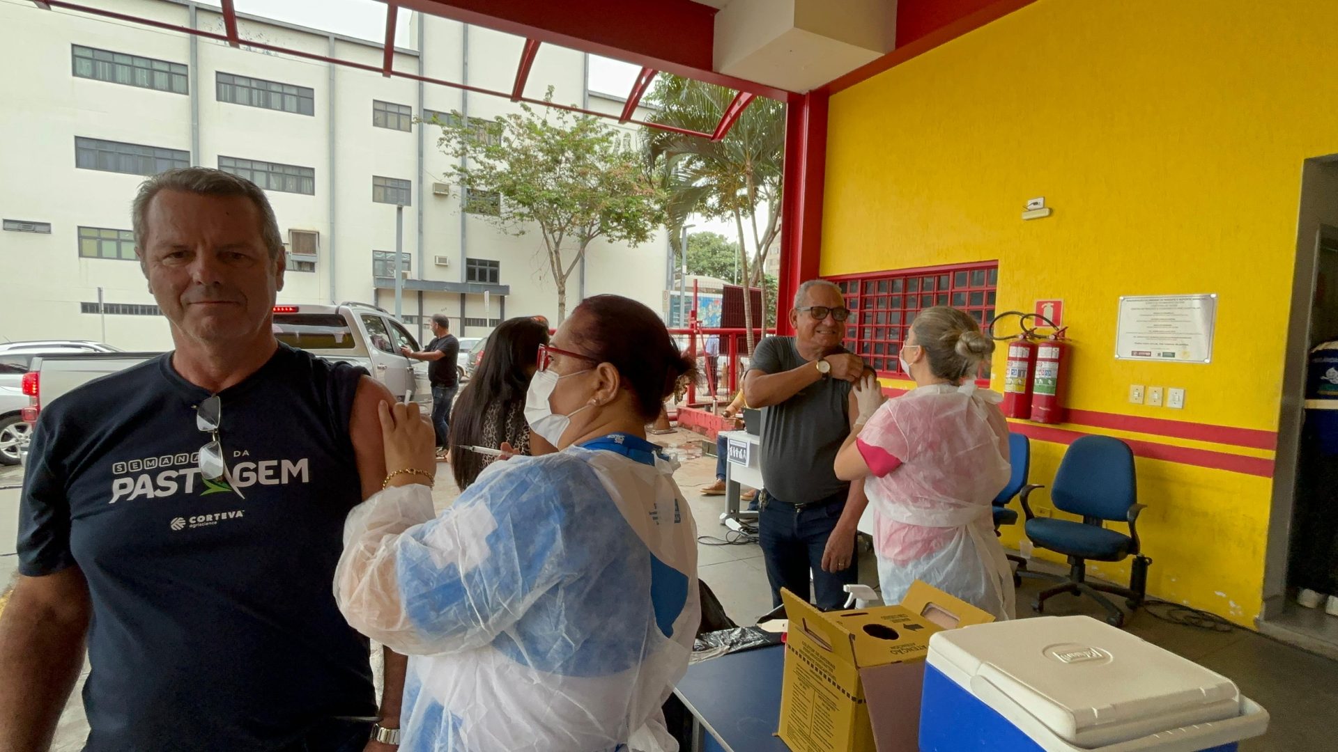 SES imuniza mais de 2 mil pessoas em ‘Drive-thru da Vacinação’ durante o Dia D contra influenza SES imuniza mais de 2 mil pessoas em ‘Drive-thru da Vacinação’ durante o Dia D contra influenza
