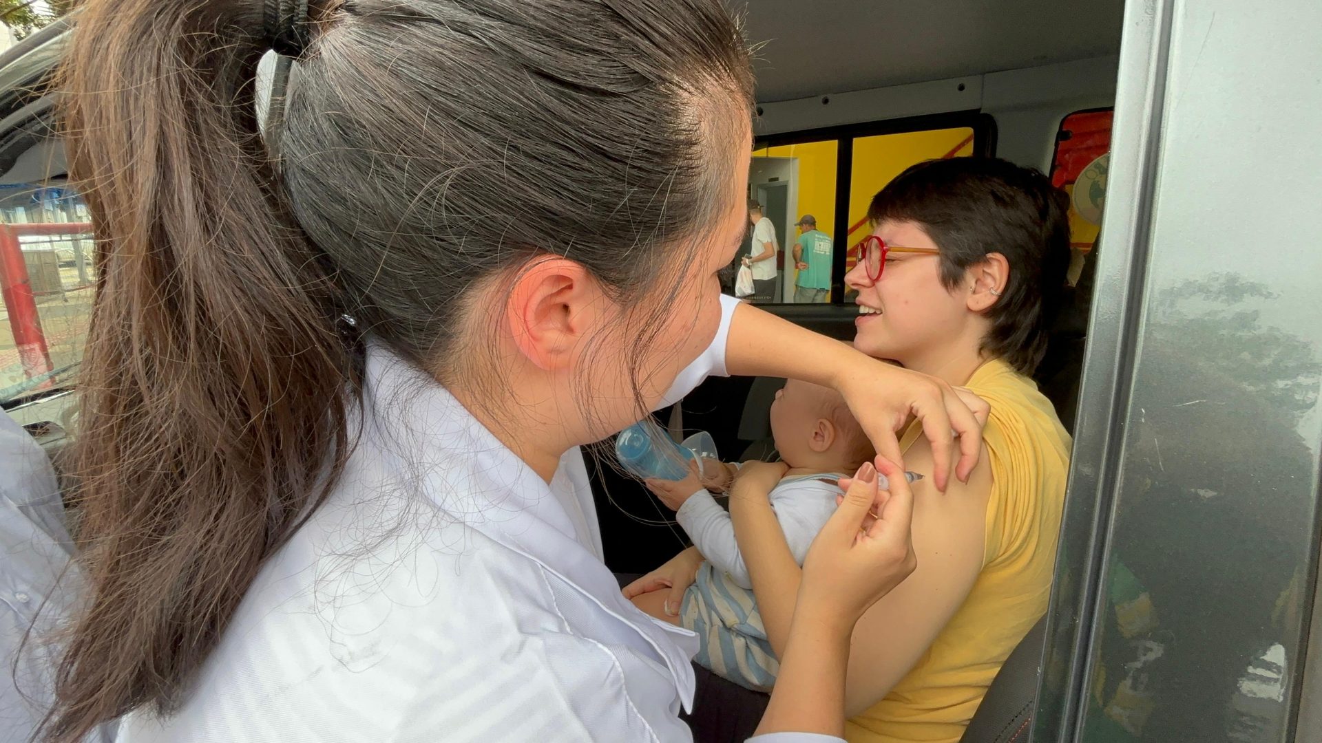 SES imuniza mais de 2 mil pessoas em ‘Drive-thru da Vacinação’ durante o Dia D contra influenza SES imuniza mais de 2 mil pessoas em ‘Drive-thru da Vacinação’ durante o Dia D contra influenza
