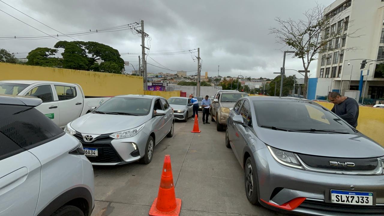 SES imuniza mais de 2 mil pessoas em ‘Drive-thru da Vacinação’ durante o Dia D contra influenza SES imuniza mais de 2 mil pessoas em ‘Drive-thru da Vacinação’ durante o Dia D contra influenza