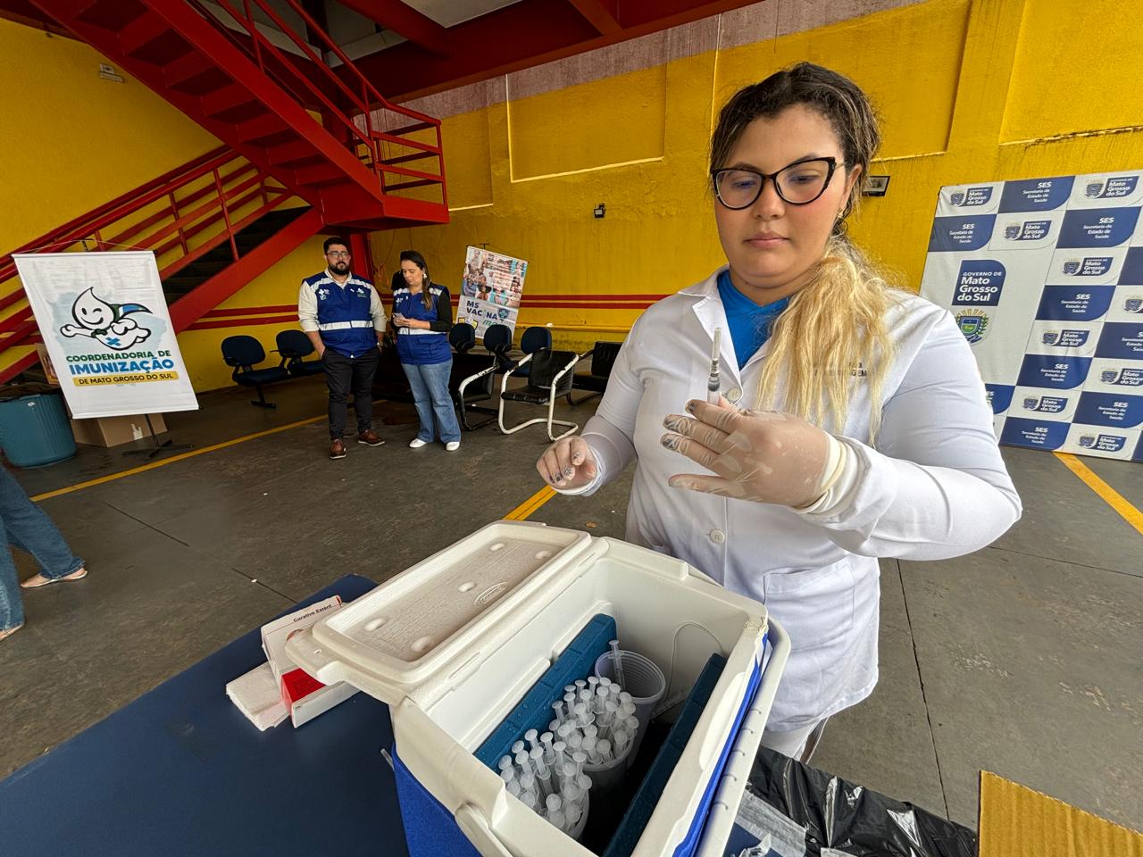 SES imuniza mais de 2 mil pessoas em ‘Drive-thru da Vacinação’ durante o Dia D contra influenza SES imuniza mais de 2 mil pessoas em ‘Drive-thru da Vacinação’ durante o Dia D contra influenza