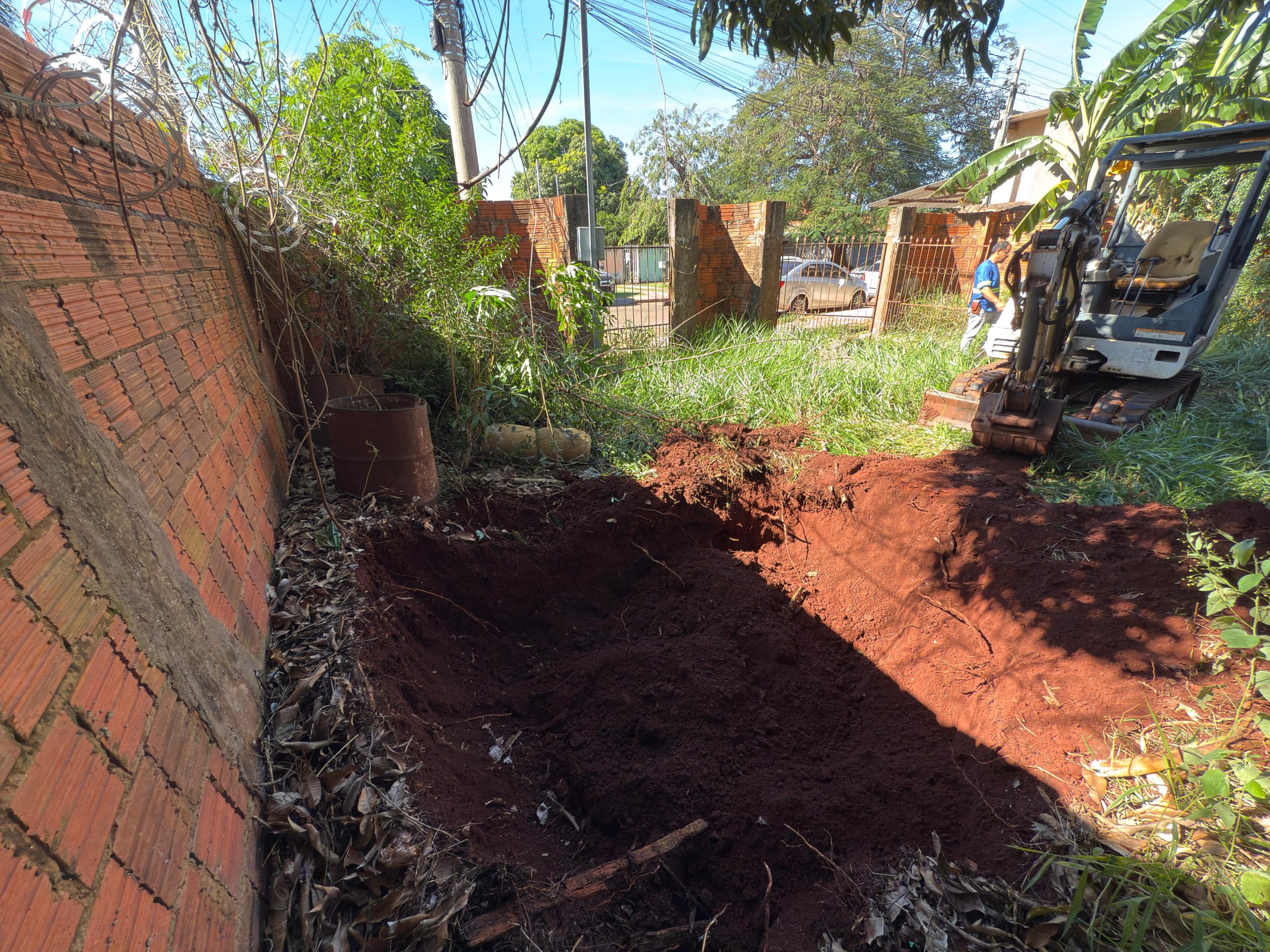 Polícia Civil realiza escavação em busca de corpo de desaparecido em Campo Grande Polícia Civil realiza escavação em busca de corpo de desaparecido em Campo Grande