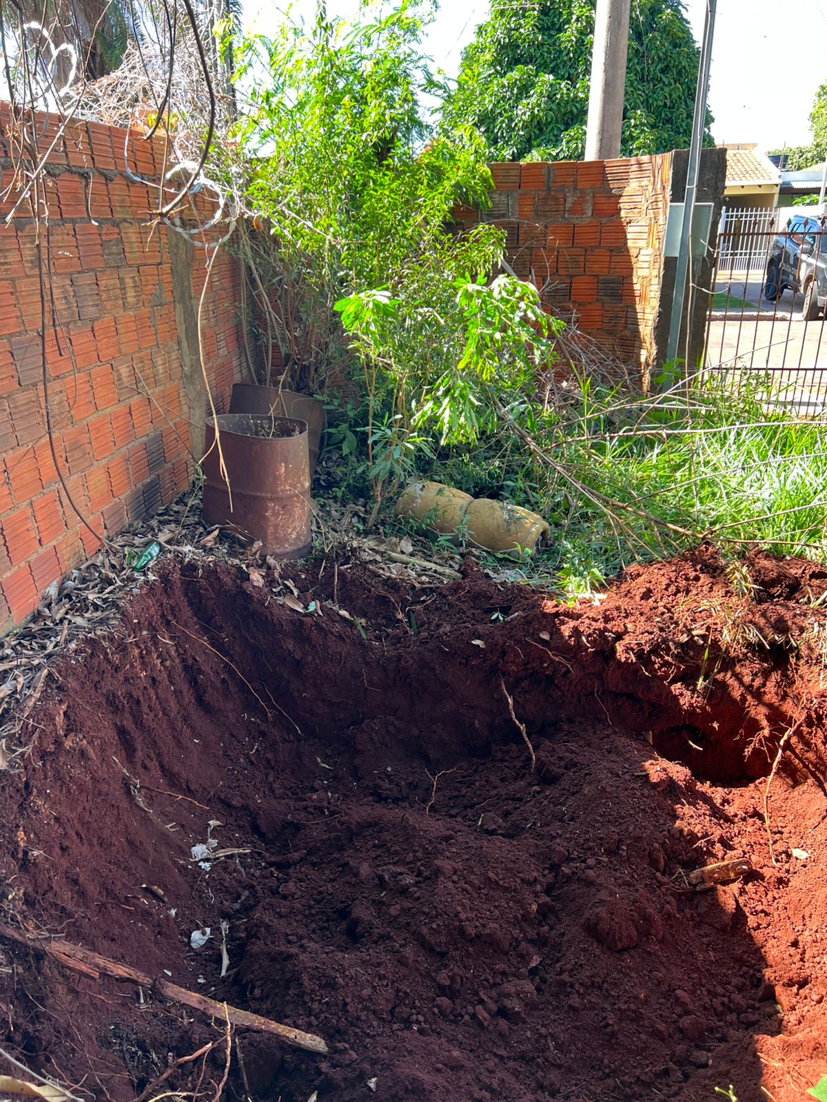 Polícia Civil realiza escavação em busca de corpo de desaparecido em Campo Grande Polícia Civil realiza escavação em busca de corpo de desaparecido em Campo Grande