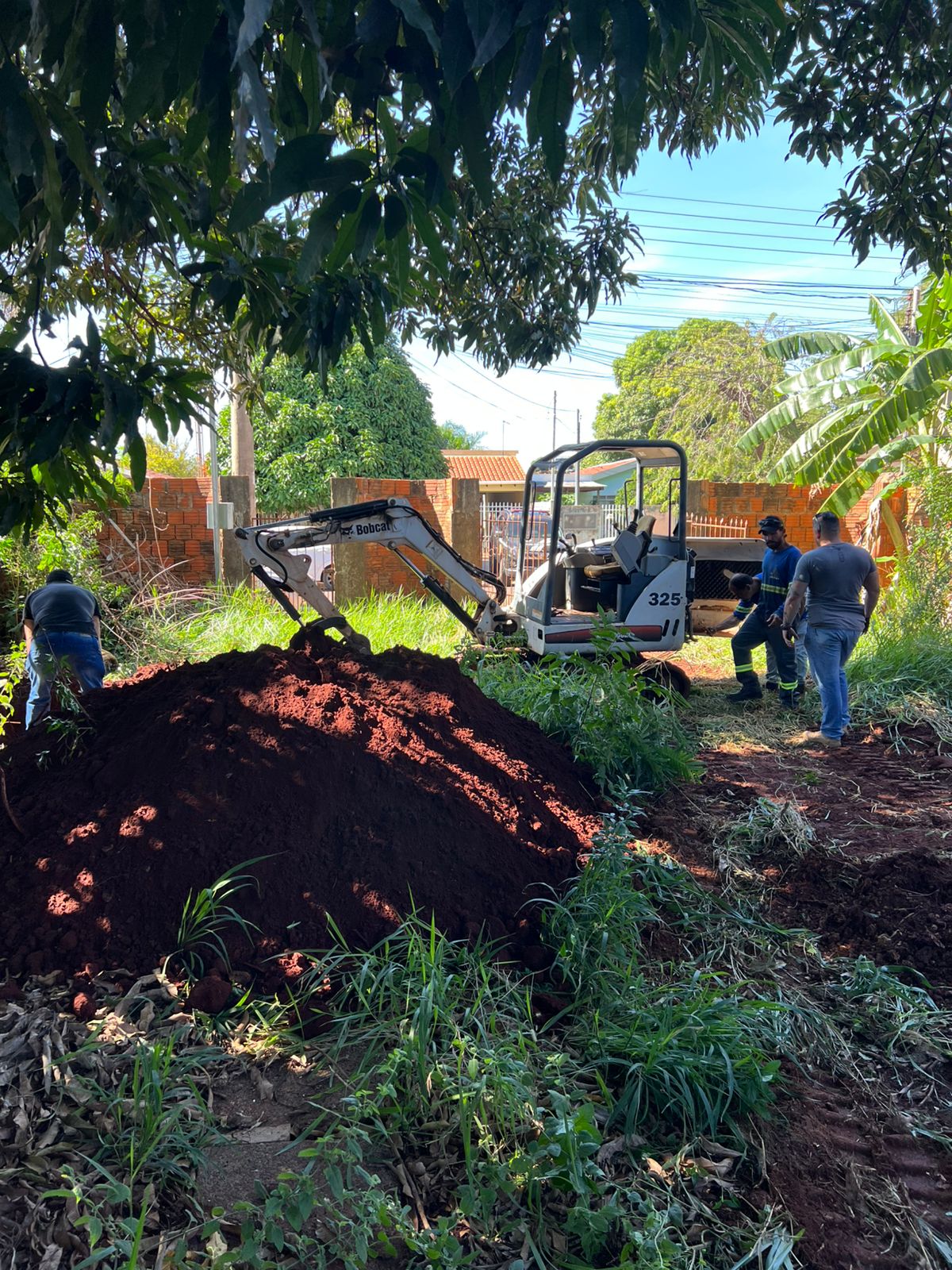 Polícia Civil realiza escavação em busca de corpo de desaparecido em Campo Grande Polícia Civil realiza escavação em busca de corpo de desaparecido em Campo Grande